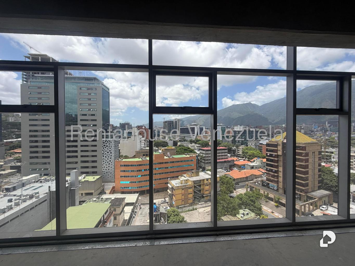 Oficina en Las Mercedes, Caracas – 14