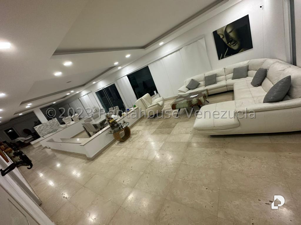 House in La Lagunita Country Club, Caracas – 20