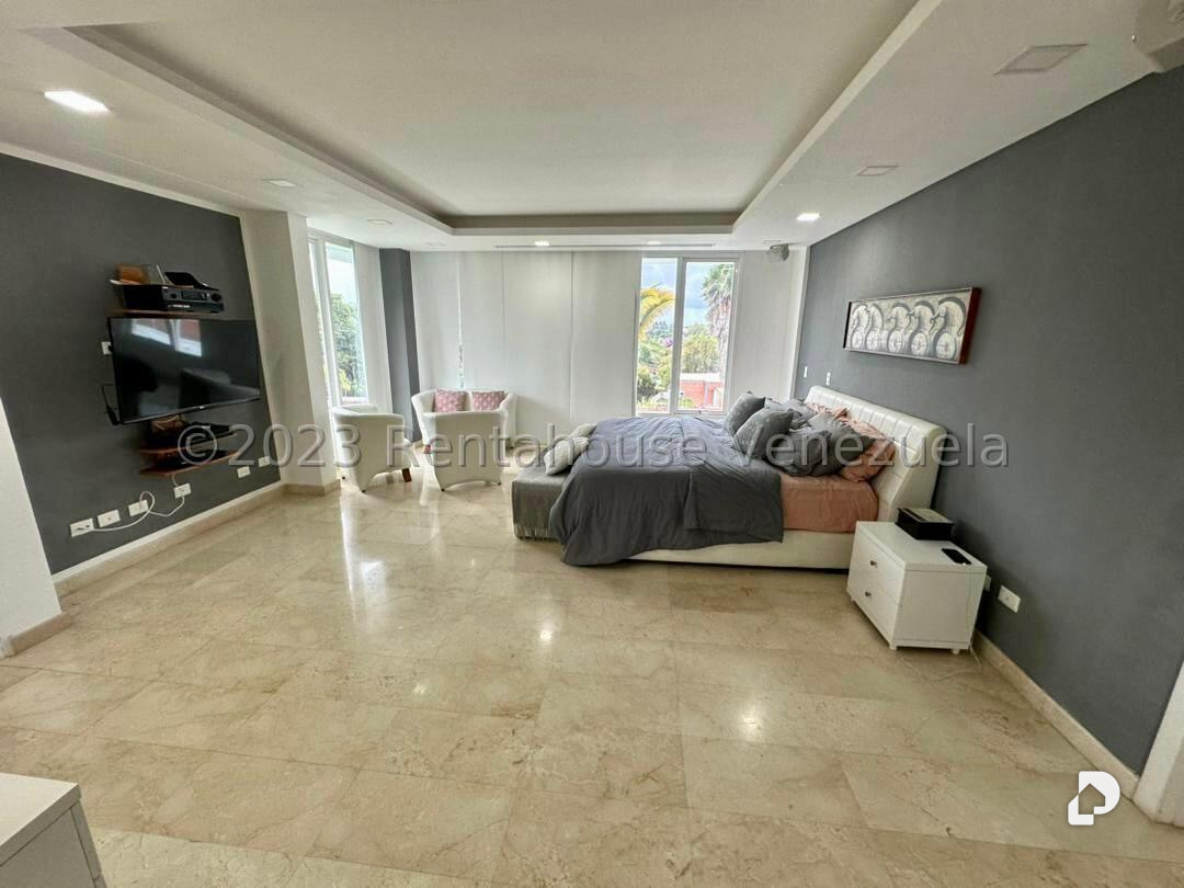 House in La Lagunita Country Club, Caracas – 23