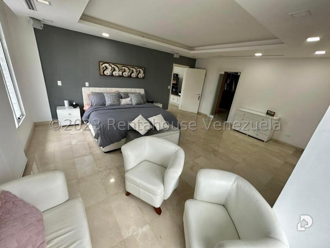 House in La Lagunita Country Club, Caracas – 22