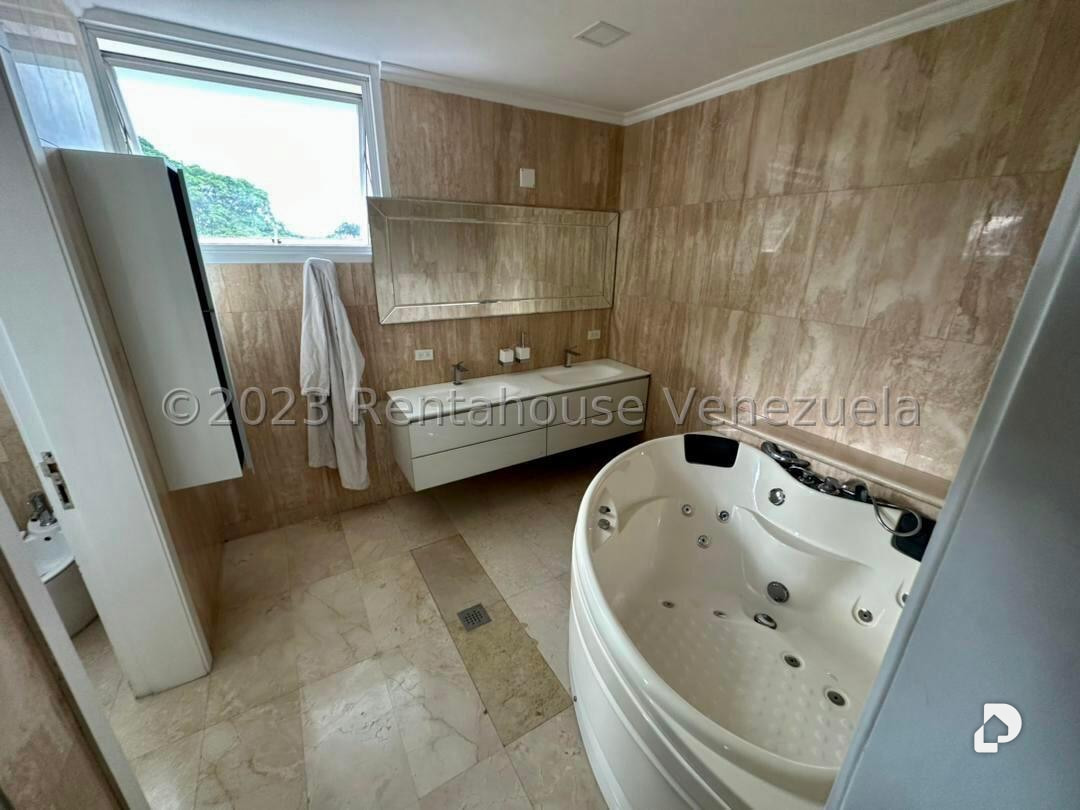House in La Lagunita Country Club, Caracas – 25