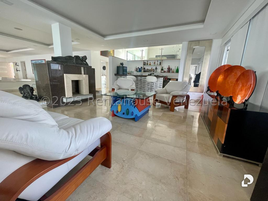 House in La Lagunita Country Club, Caracas – 18