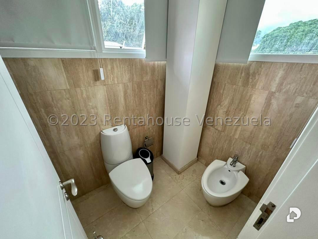 House in La Lagunita Country Club, Caracas – 24