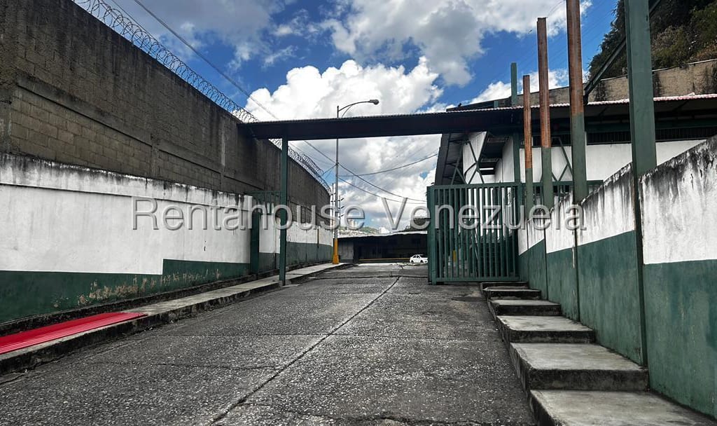 Galpón en Parroquia Santa Rosalía, Caracas - 1