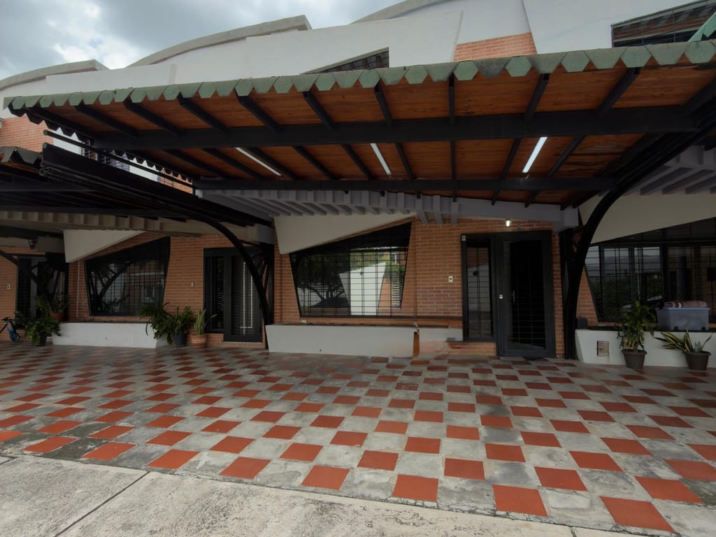 Townhouse en Mañongo, Naguanagua - 1