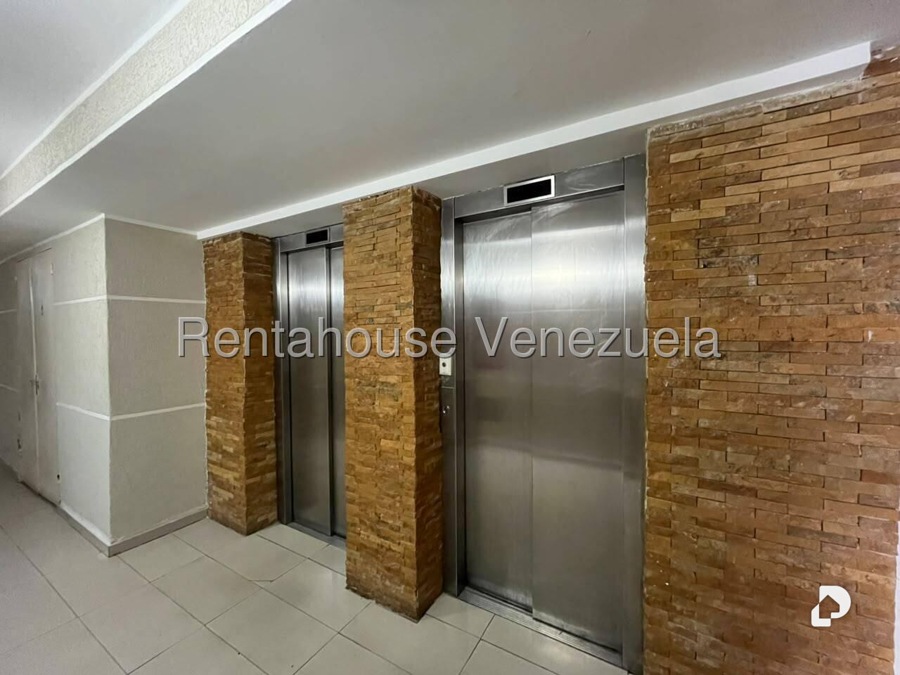 Apartamento en Los Naranjos Humboldt, Caracas – 12