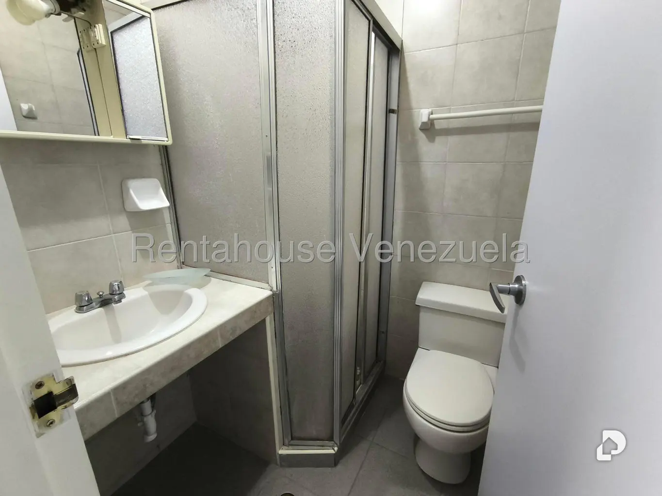 Apartamento en Lomas de La Lagunita, Caracas – 18