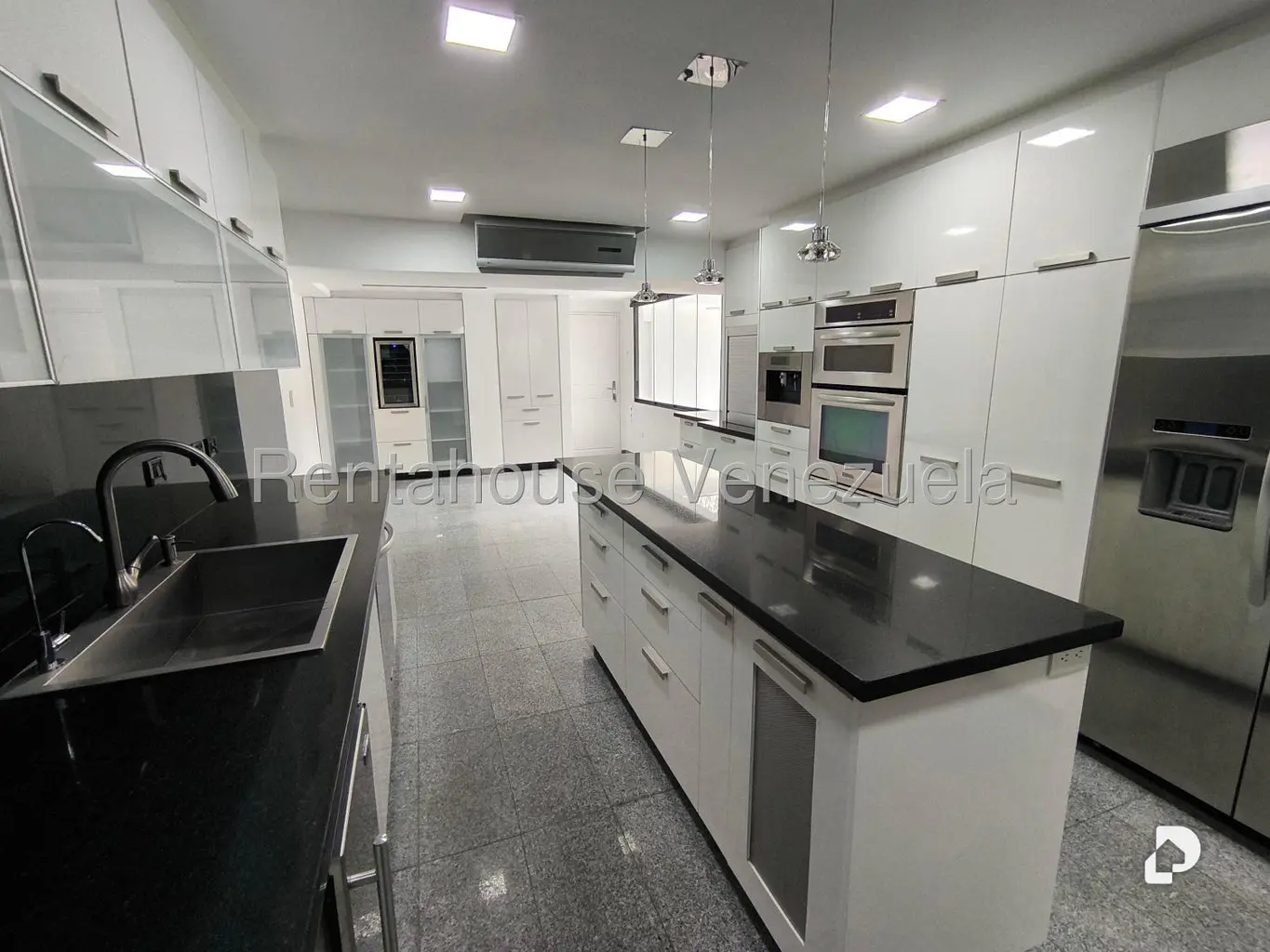 Apartamento en Lomas de La Lagunita, Caracas – 12