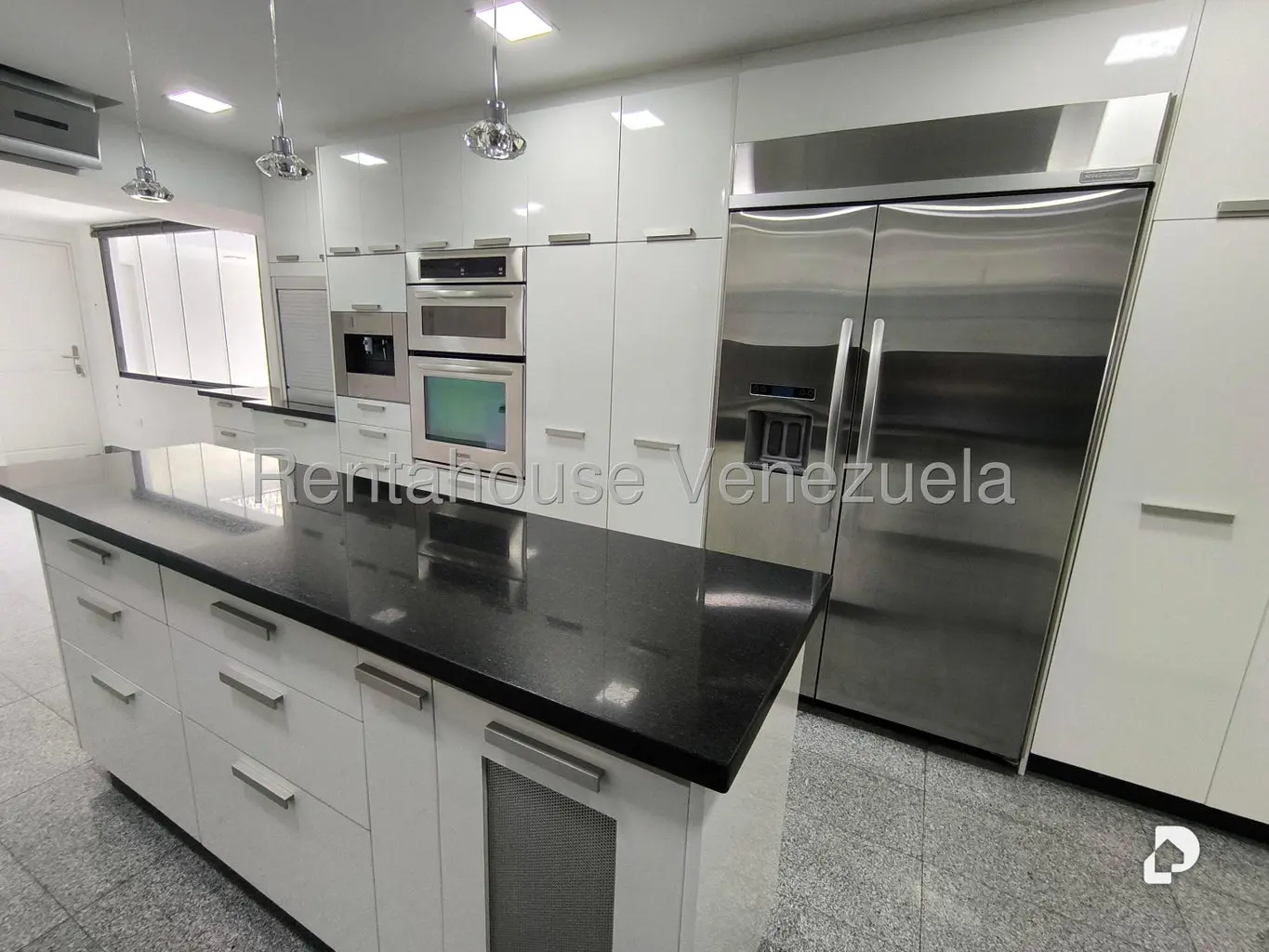 Apartamento en Lomas de La Lagunita, Caracas – 16