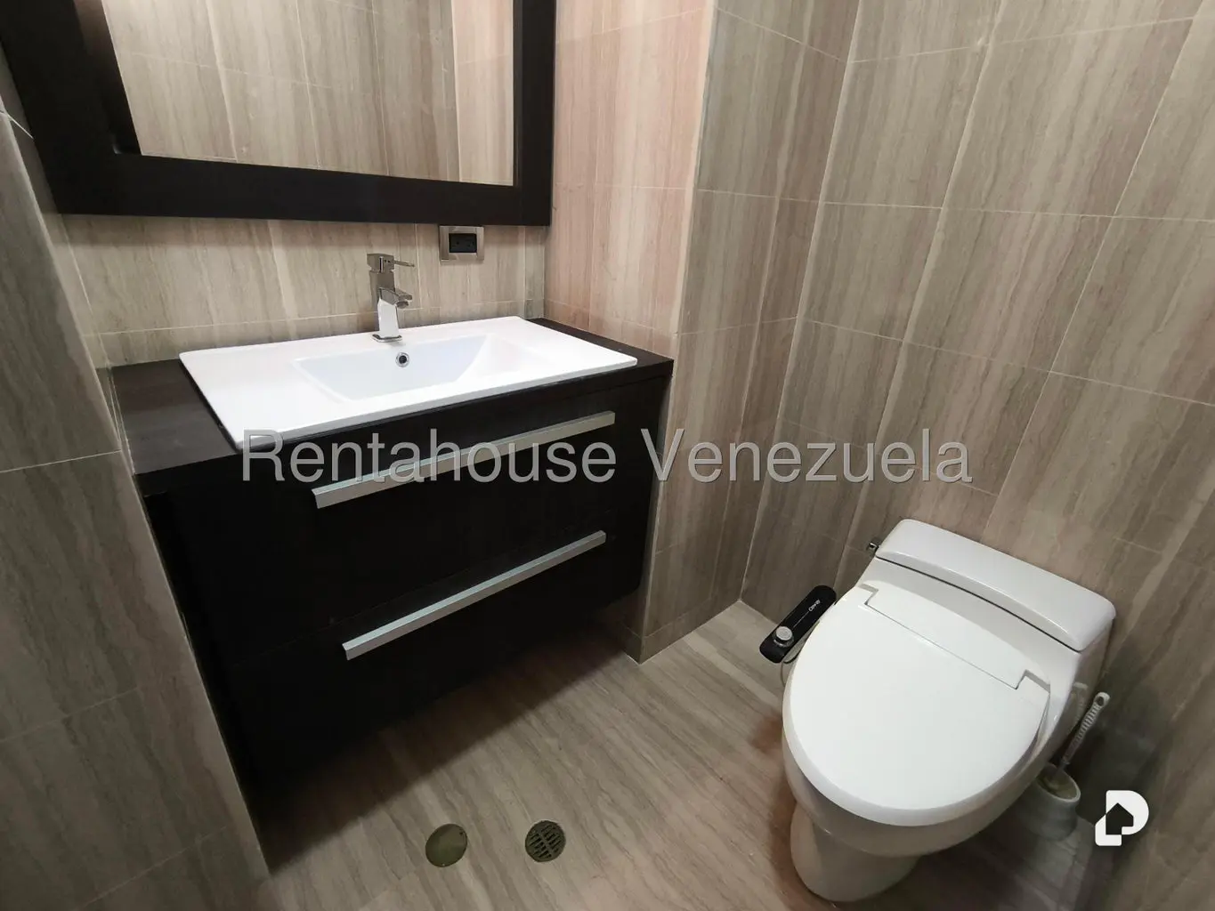 Apartamento en Lomas de La Lagunita, Caracas – 9