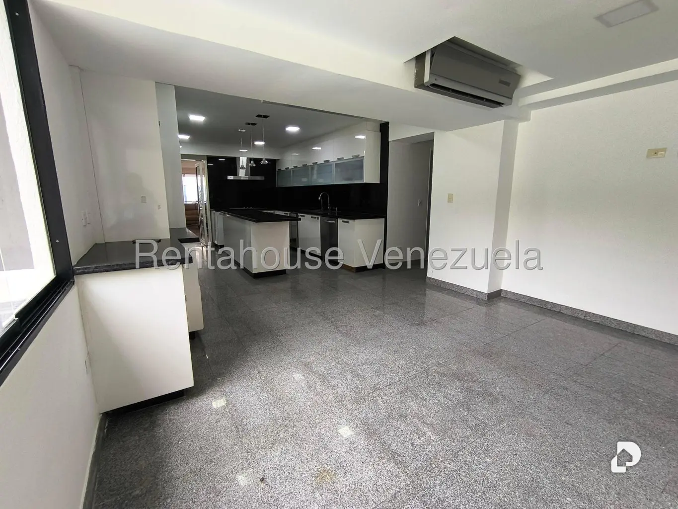 Apartamento en Lomas de La Lagunita, Caracas – 13