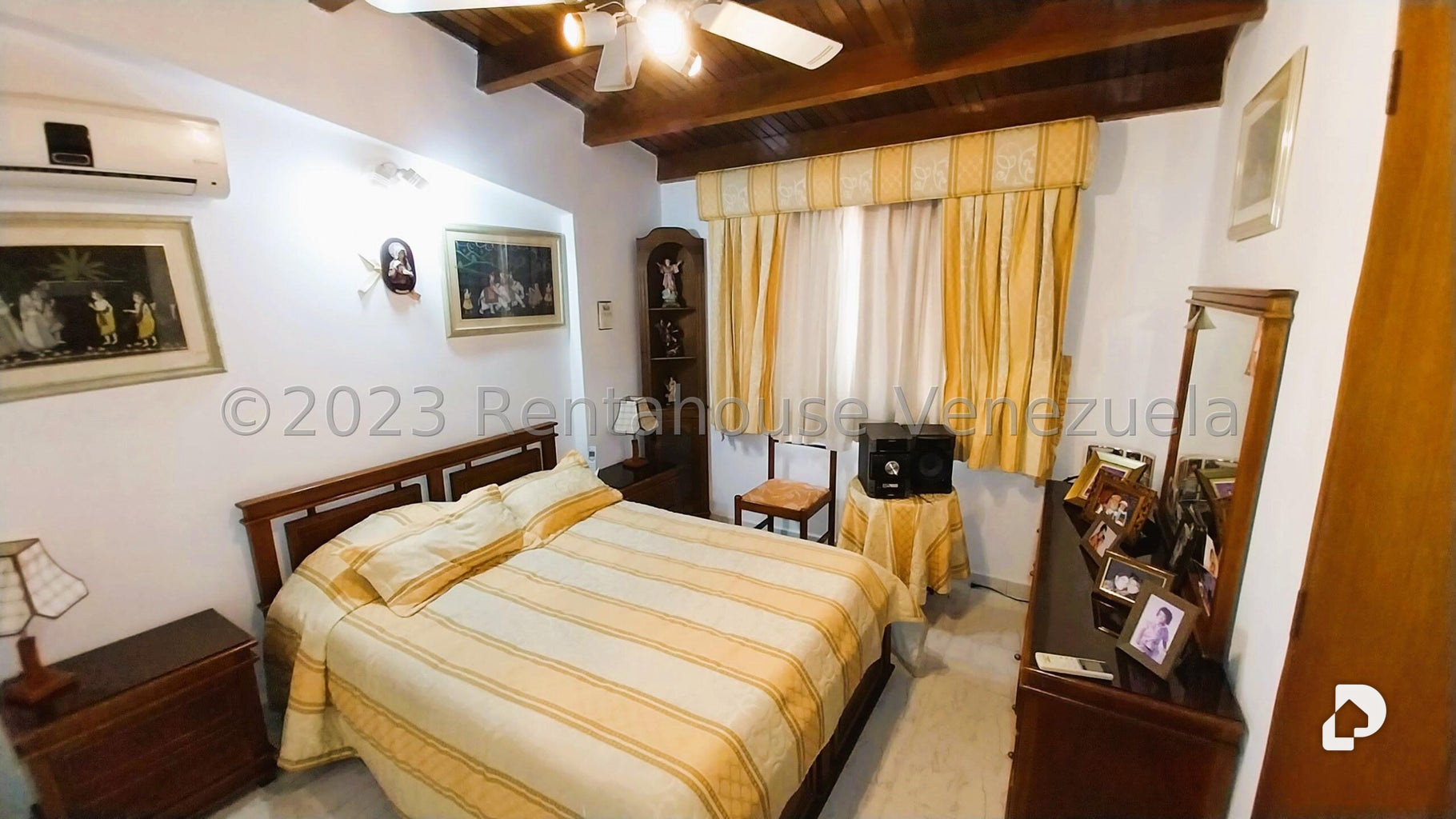 Casa en Alto Prado, Caracas – 23