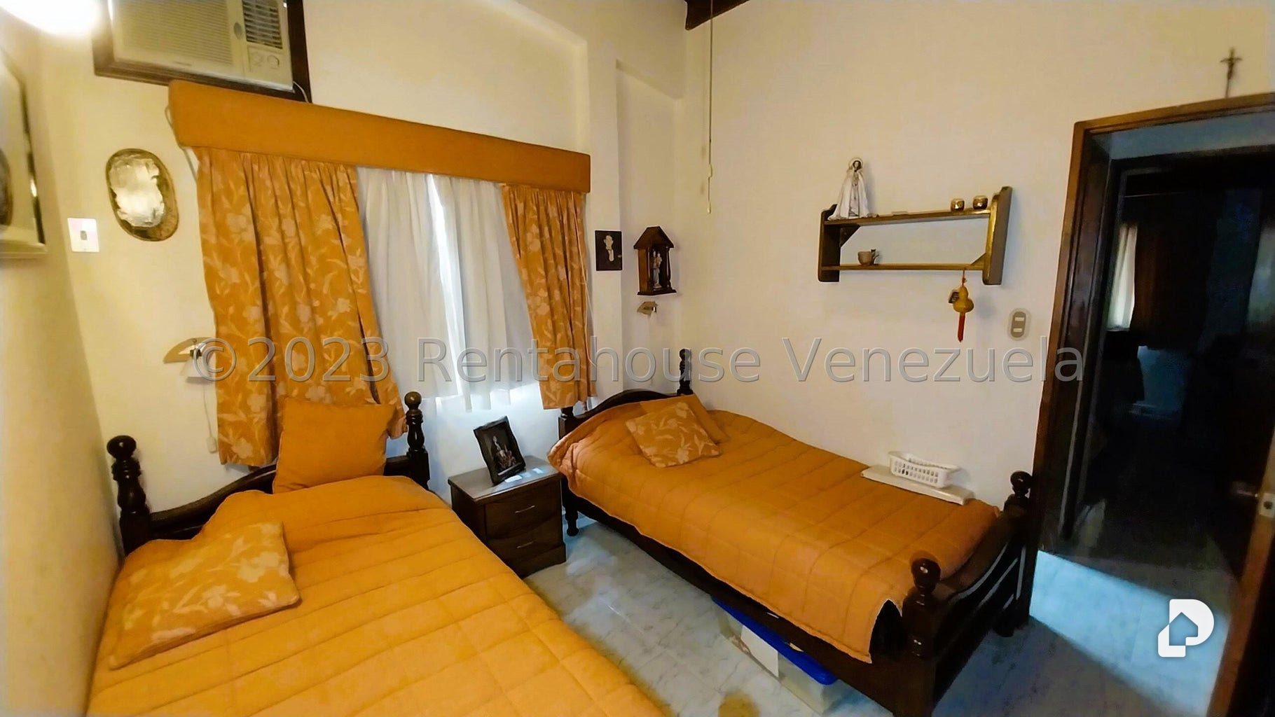 Casa en Alto Prado, Caracas – 27
