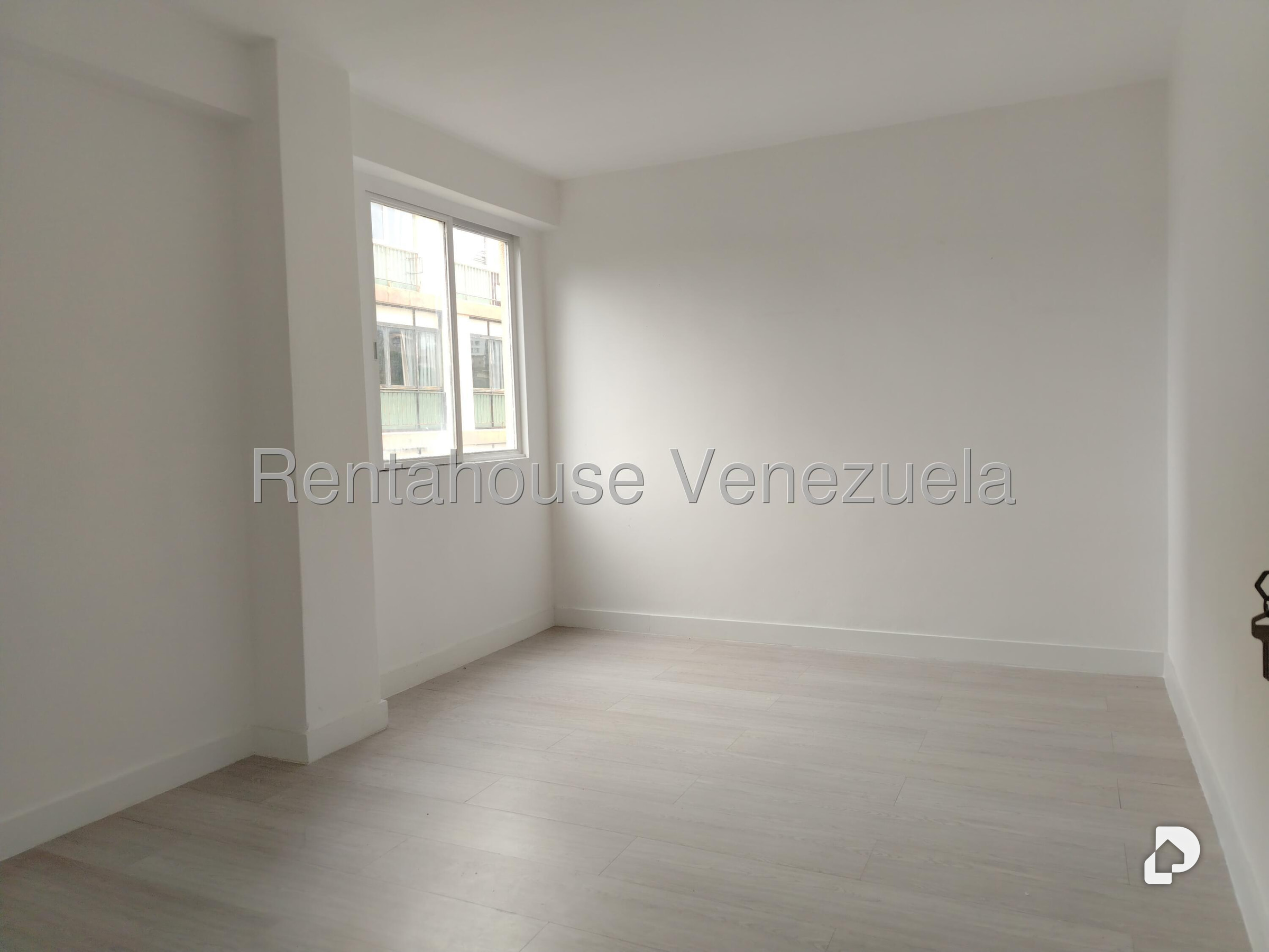 Oficina en Altamira, Caracas – 11
