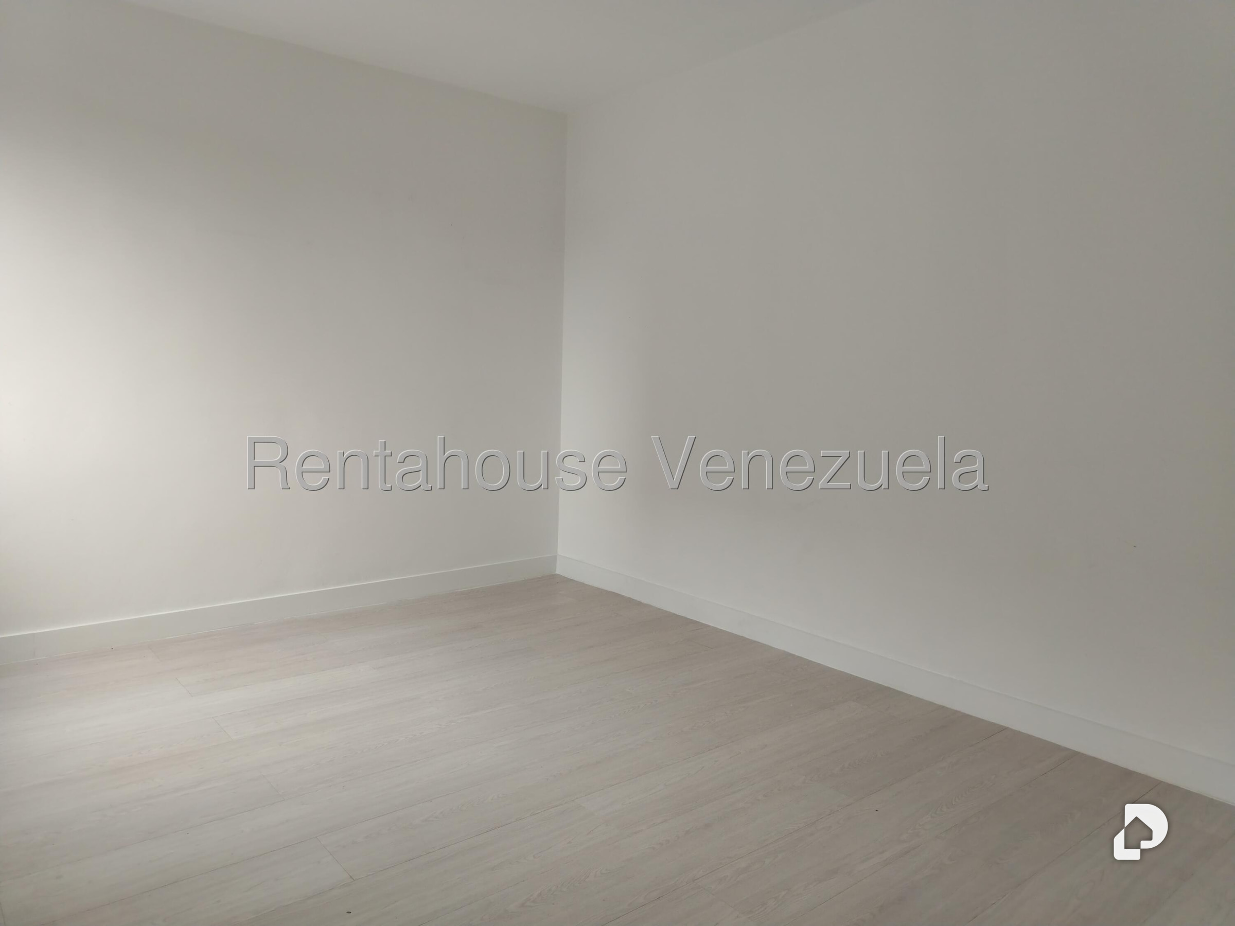 Oficina en Altamira, Caracas – 12
