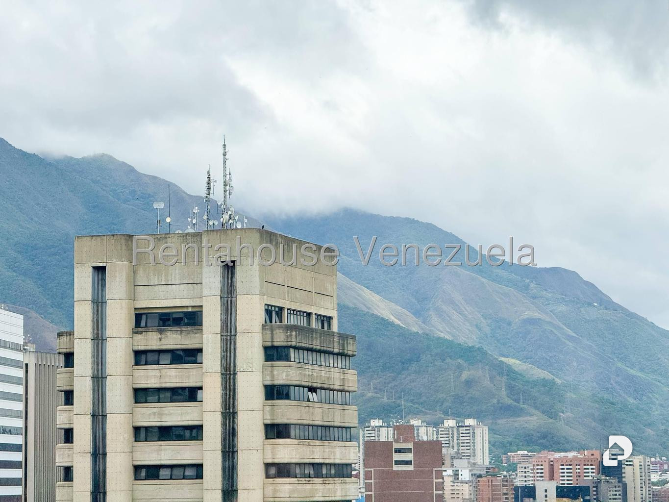 Oficina en La Castellana, Caracas – 17