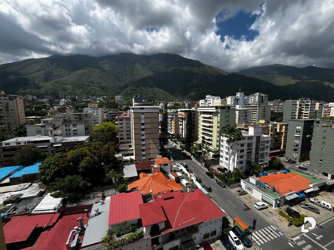 Apartamento en Los Palos Grandes, Caracas – 23