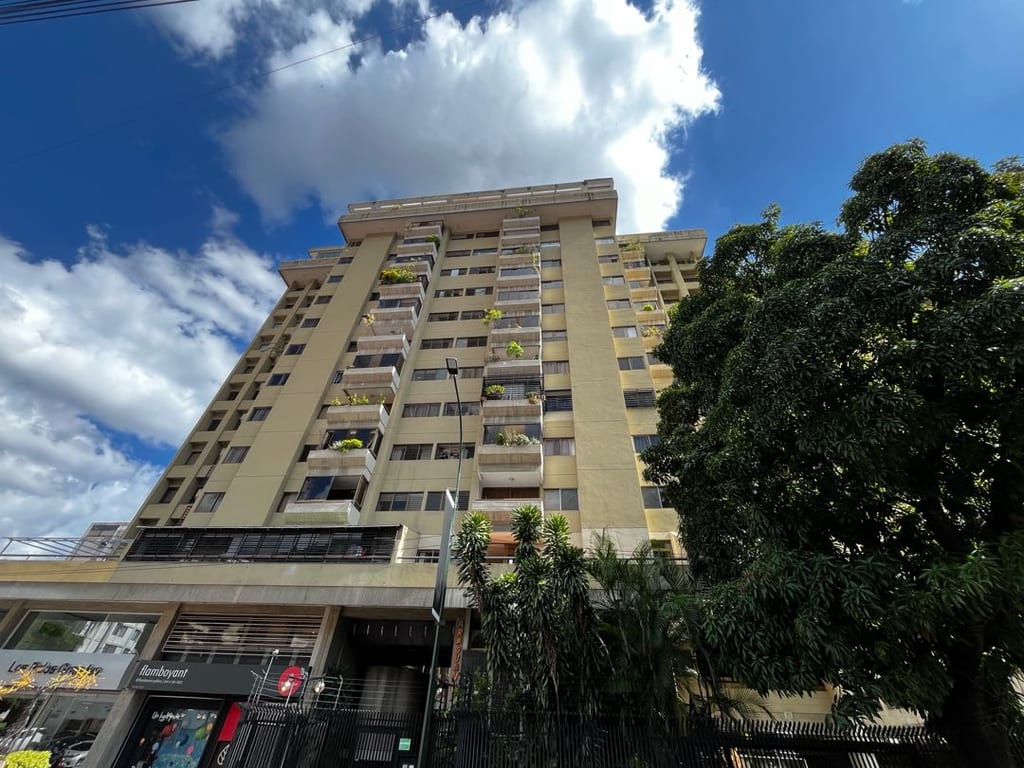 Apartamento en Los Palos Grandes, Caracas - 1