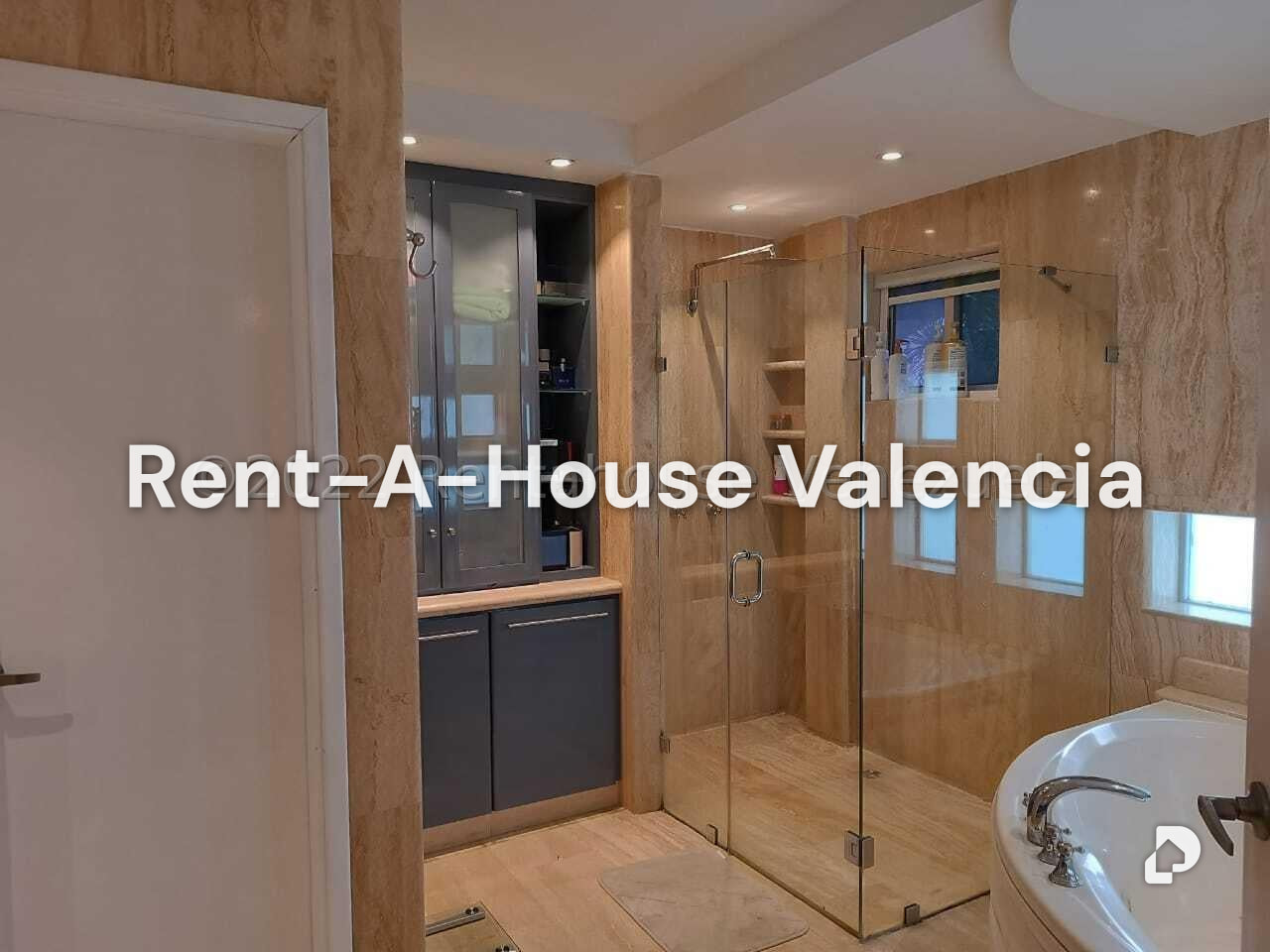 Casa en Altos de Guataparo, Valencia – 37