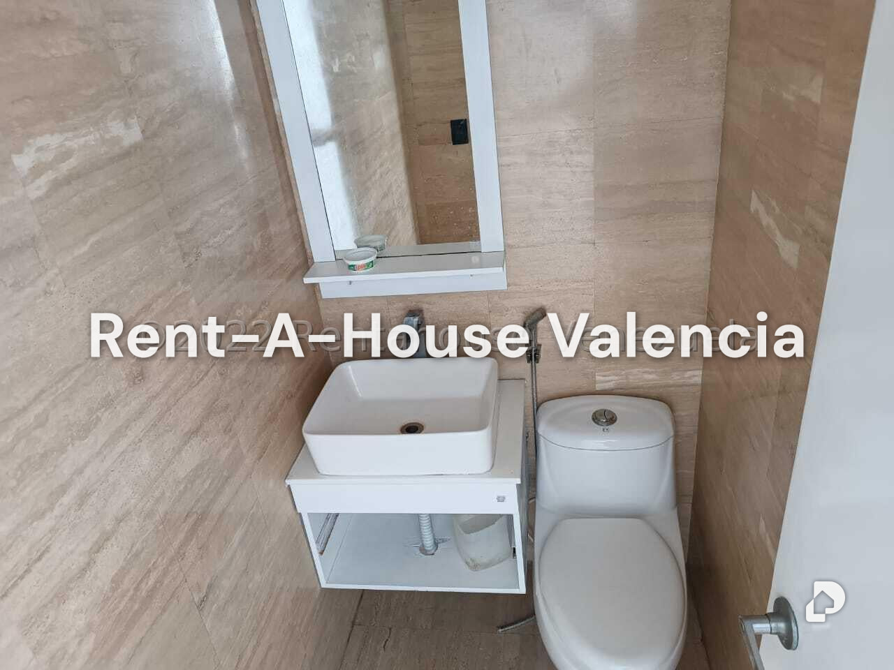 Casa en Altos de Guataparo, Valencia – 27