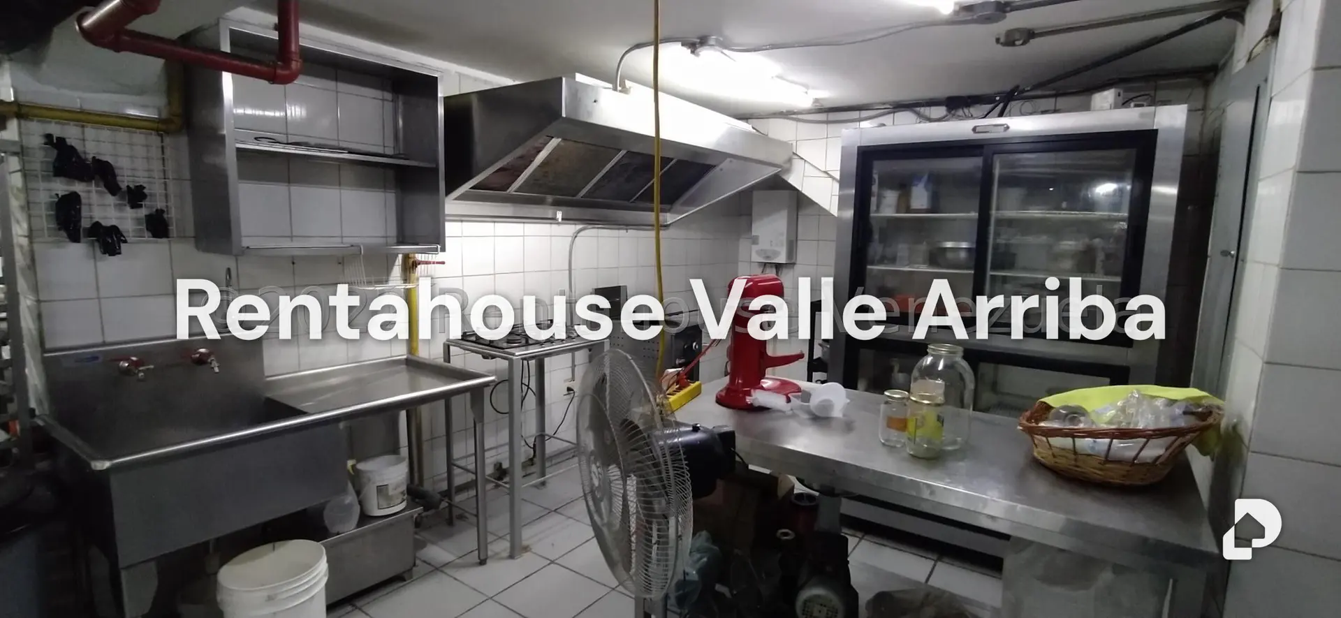 Local comercial en Los Chaguaramos, Caracas – 30