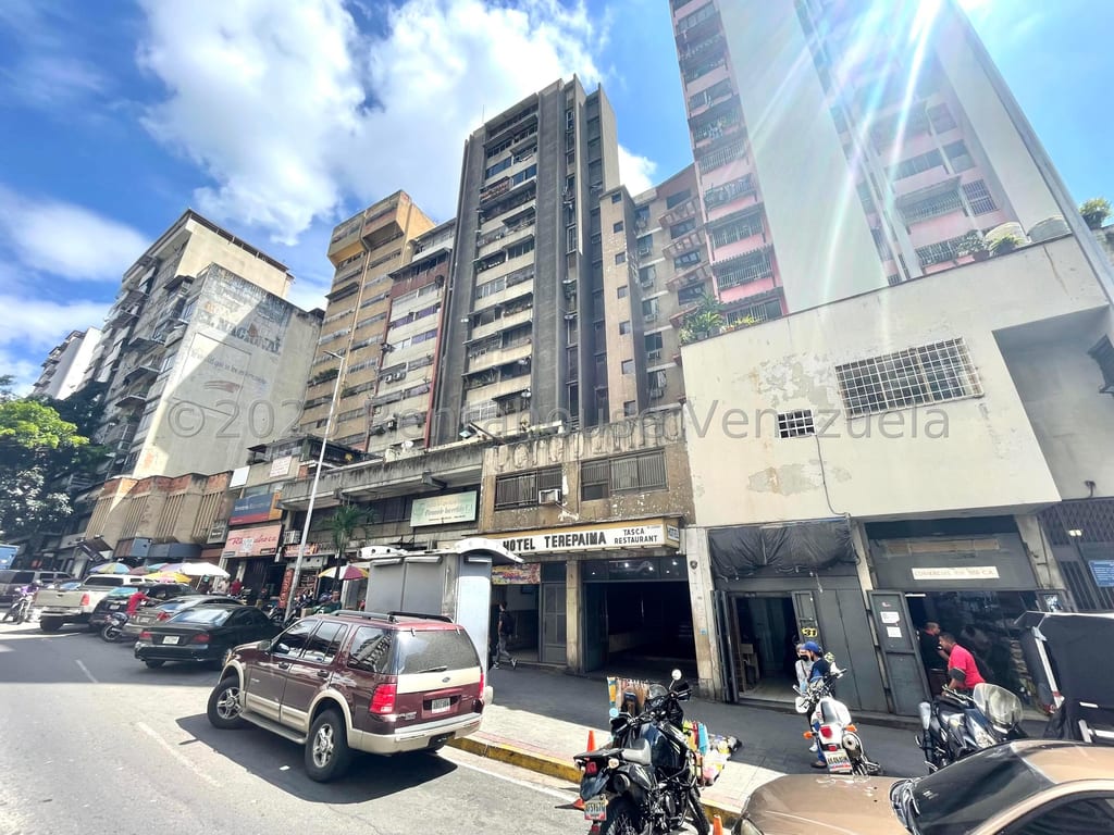 Edificio en La Candelaria, Caracas - 1