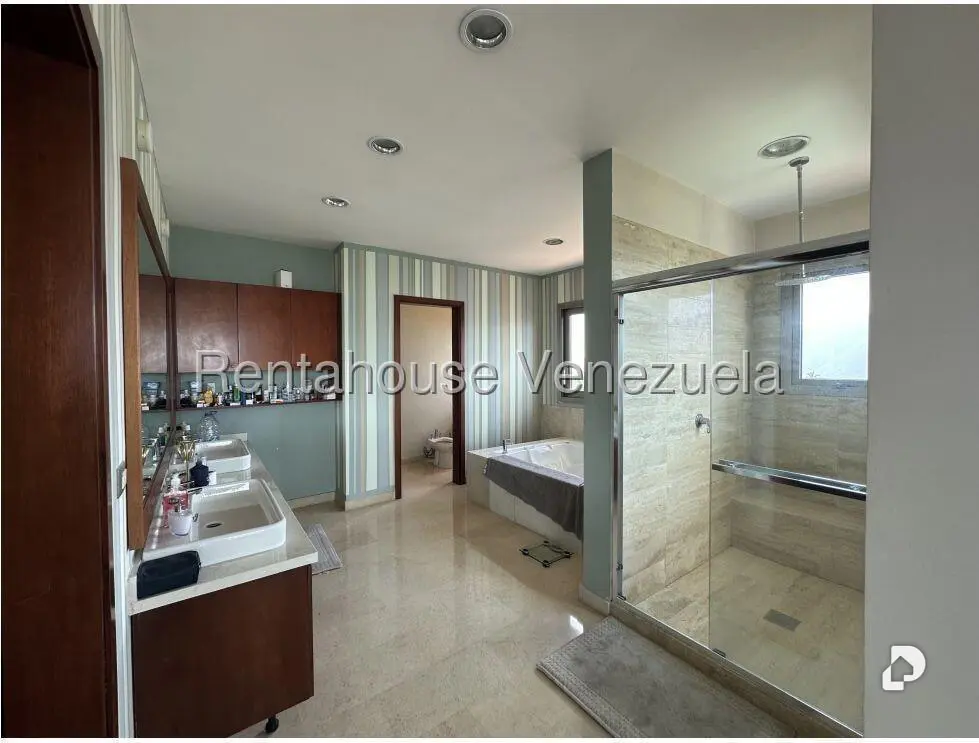 Casa en Alto Hatillo, Caracas – 30