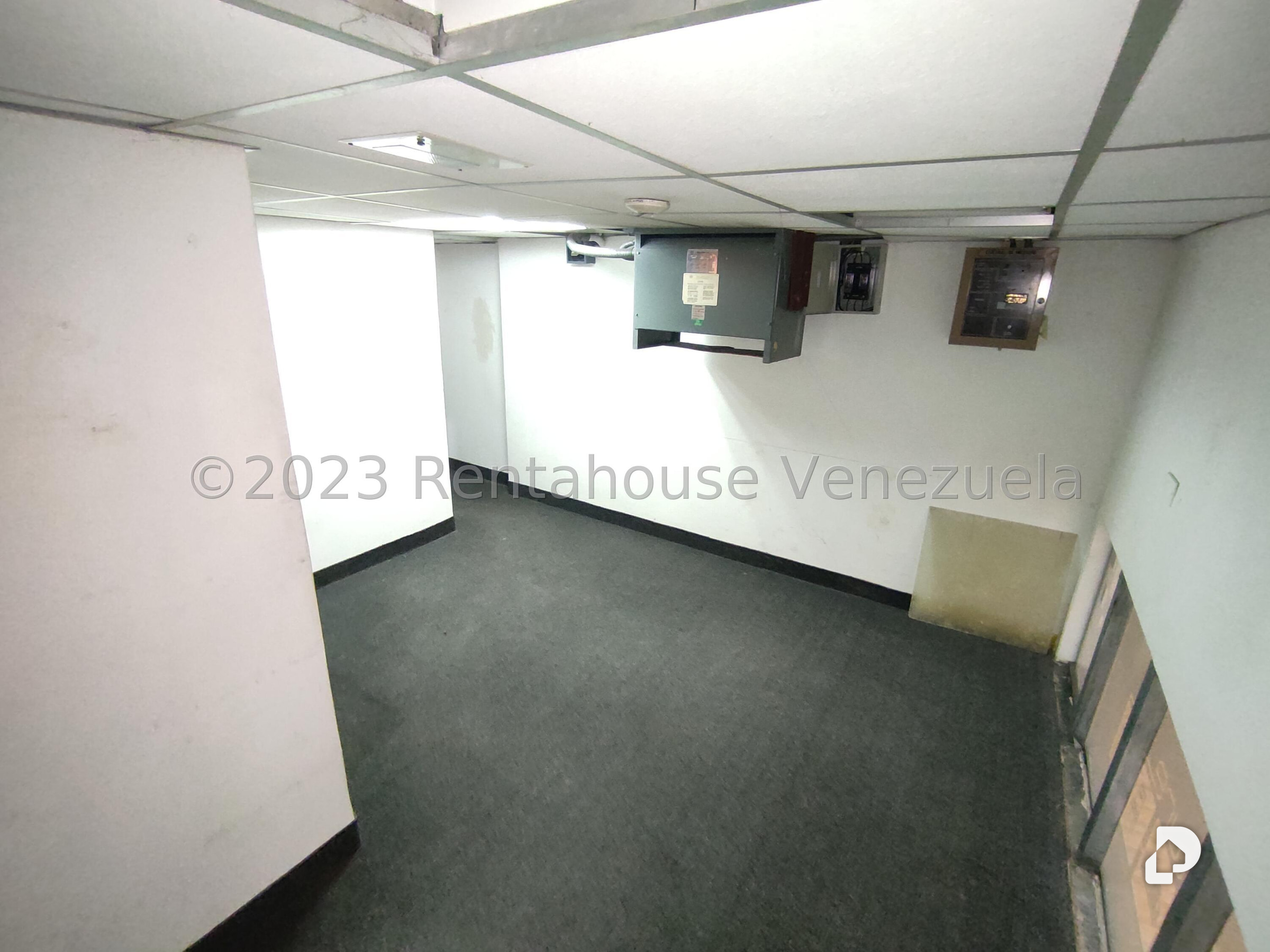 Local comercial en Prados del Este, Caracas – 11