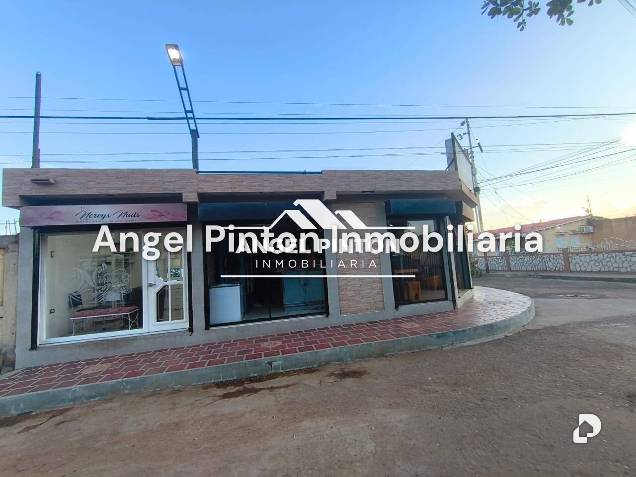 Local comercial en Los Samanes, San Francisco – 2