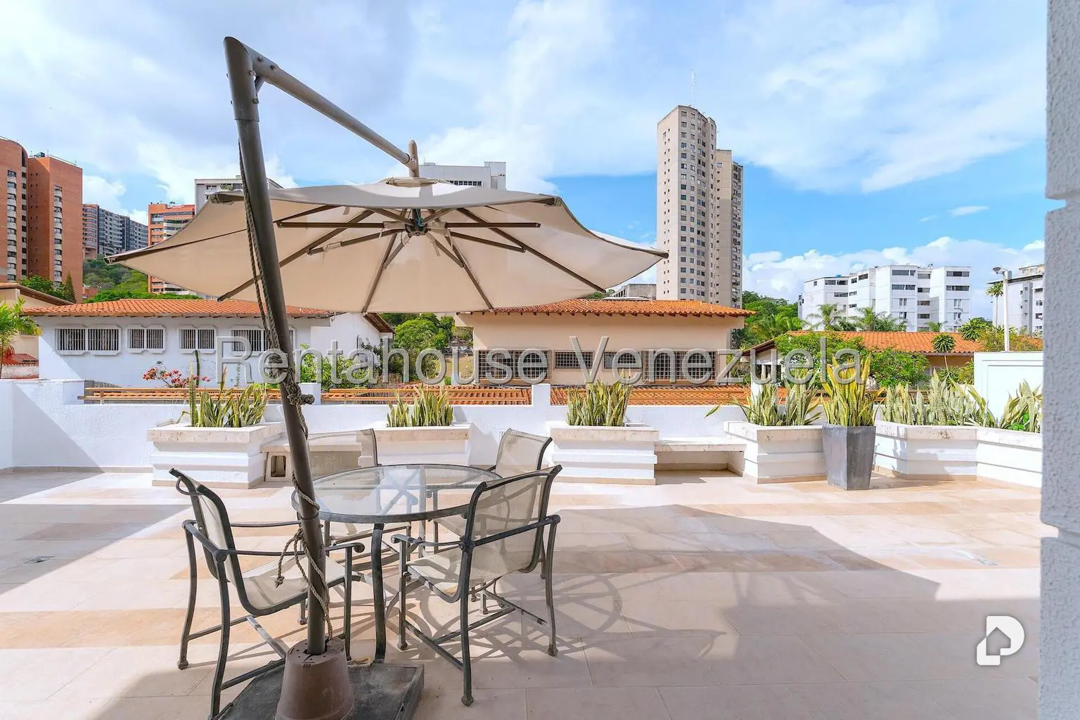 Casa en Santa Fe Norte, Caracas – 12