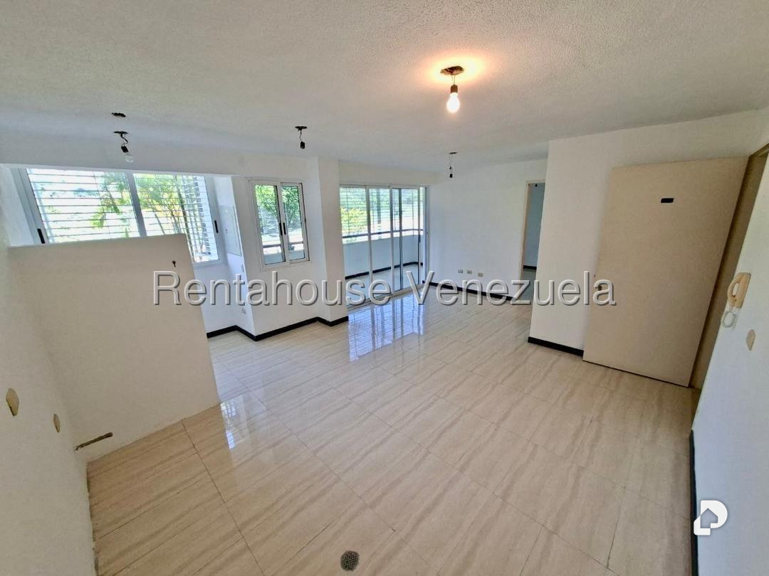 Apartamento en Bosques de La Lagunita, Caracas – 2
