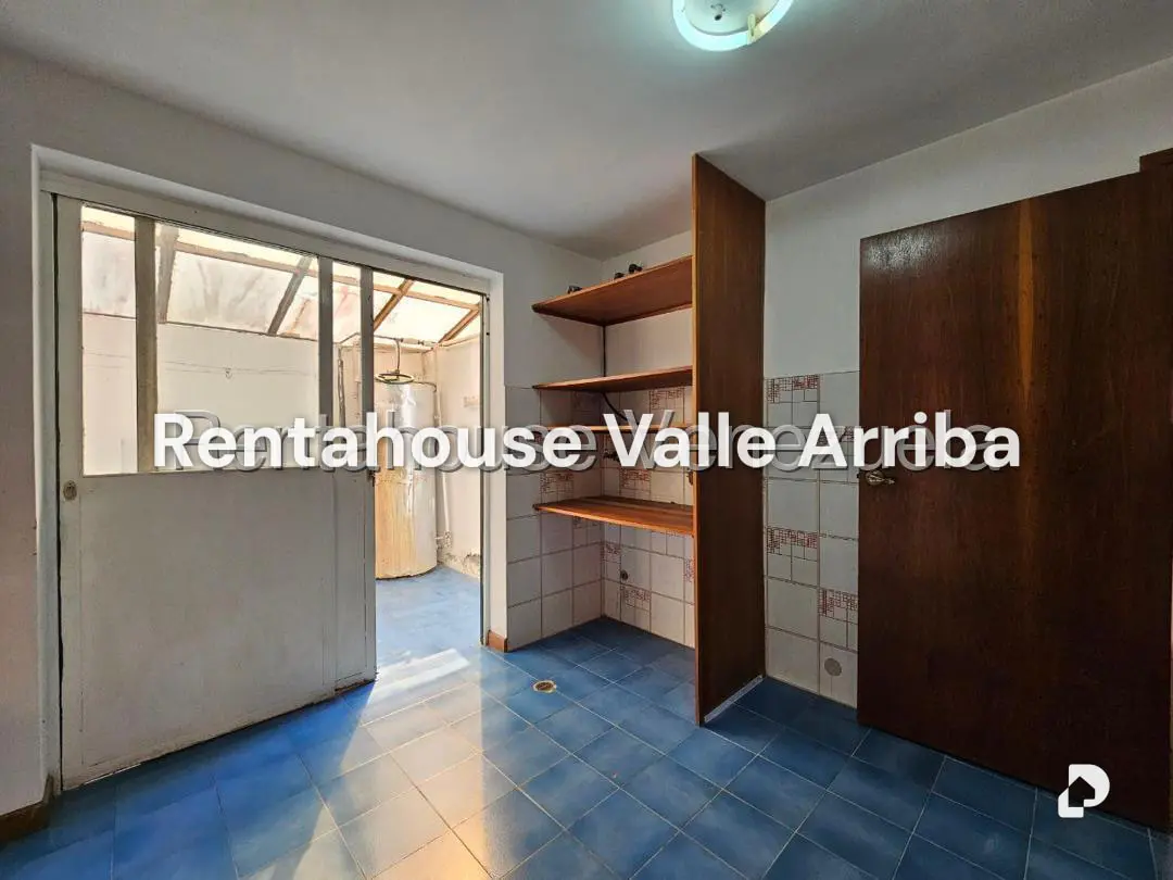 Casa en Lomas de La Lagunita, Caracas – 29