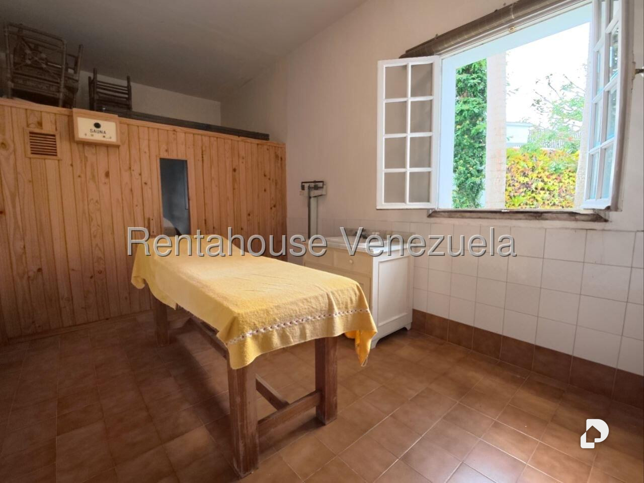 House in La Lagunita Country Club, Caracas – 24