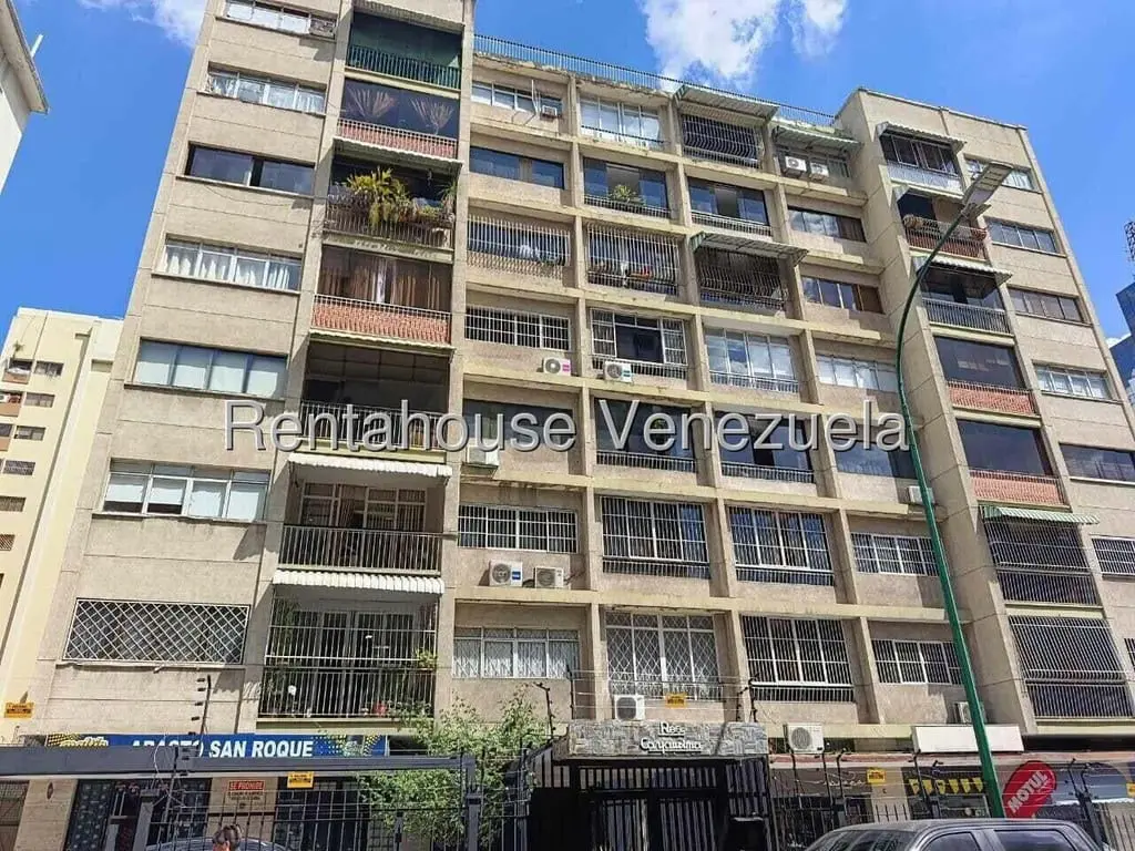 Apartment in Los Palos Grandes, Caracas - 1
