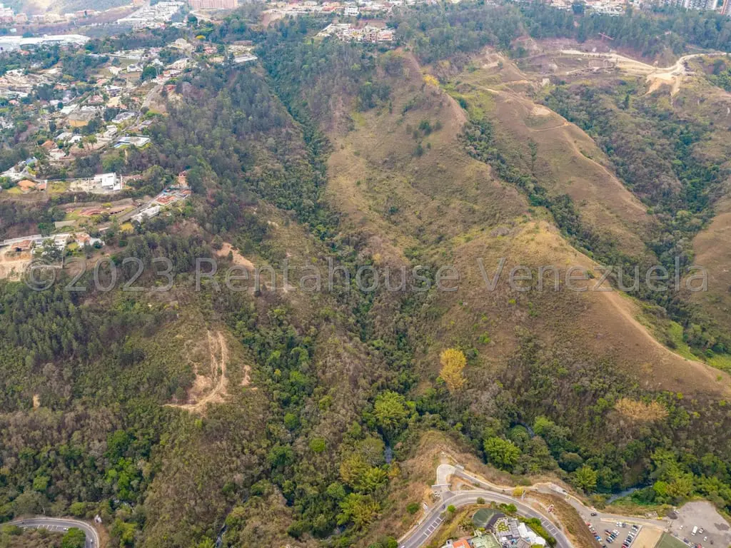 Land in Los Samanes, Caracas - 1