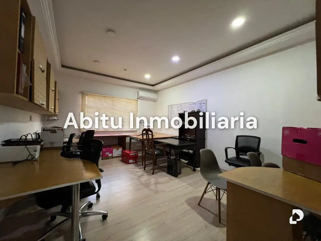 Casa en Altamira, Caracas – 13