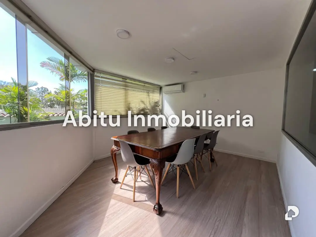 Casa en Altamira, Caracas – 12