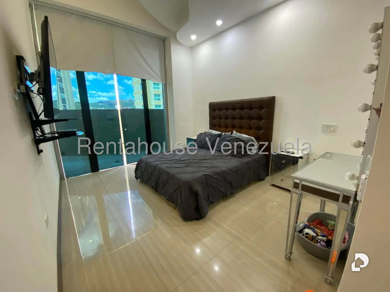 Apartamento en Las Mesetas de Santa Rosa de Lima, Caracas – 30