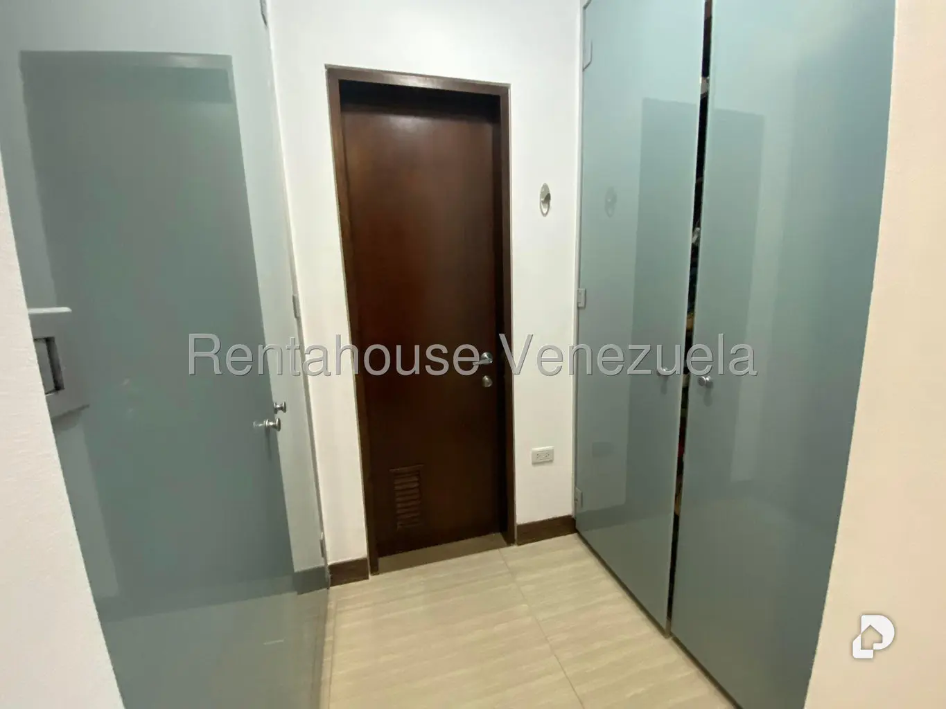 Apartamento en Las Mesetas de Santa Rosa de Lima, Caracas – 17