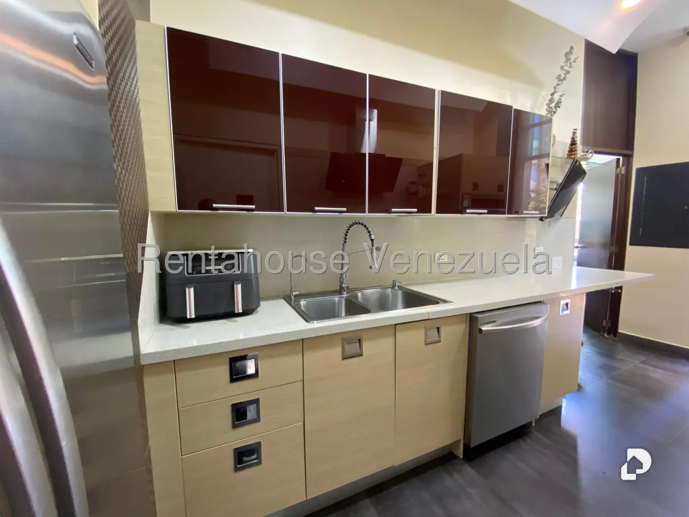 Apartamento en Las Mesetas de Santa Rosa de Lima, Caracas – 26