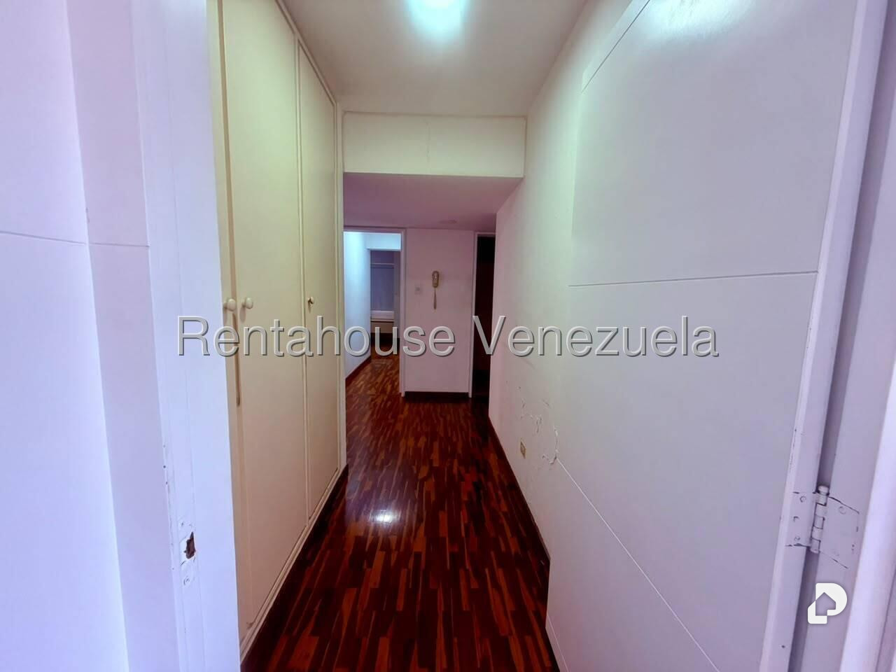 Apartment in Los Dos Caminos, Caracas – 21