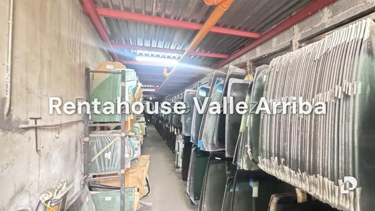 Local comercial en La Urbina, Caracas – 29