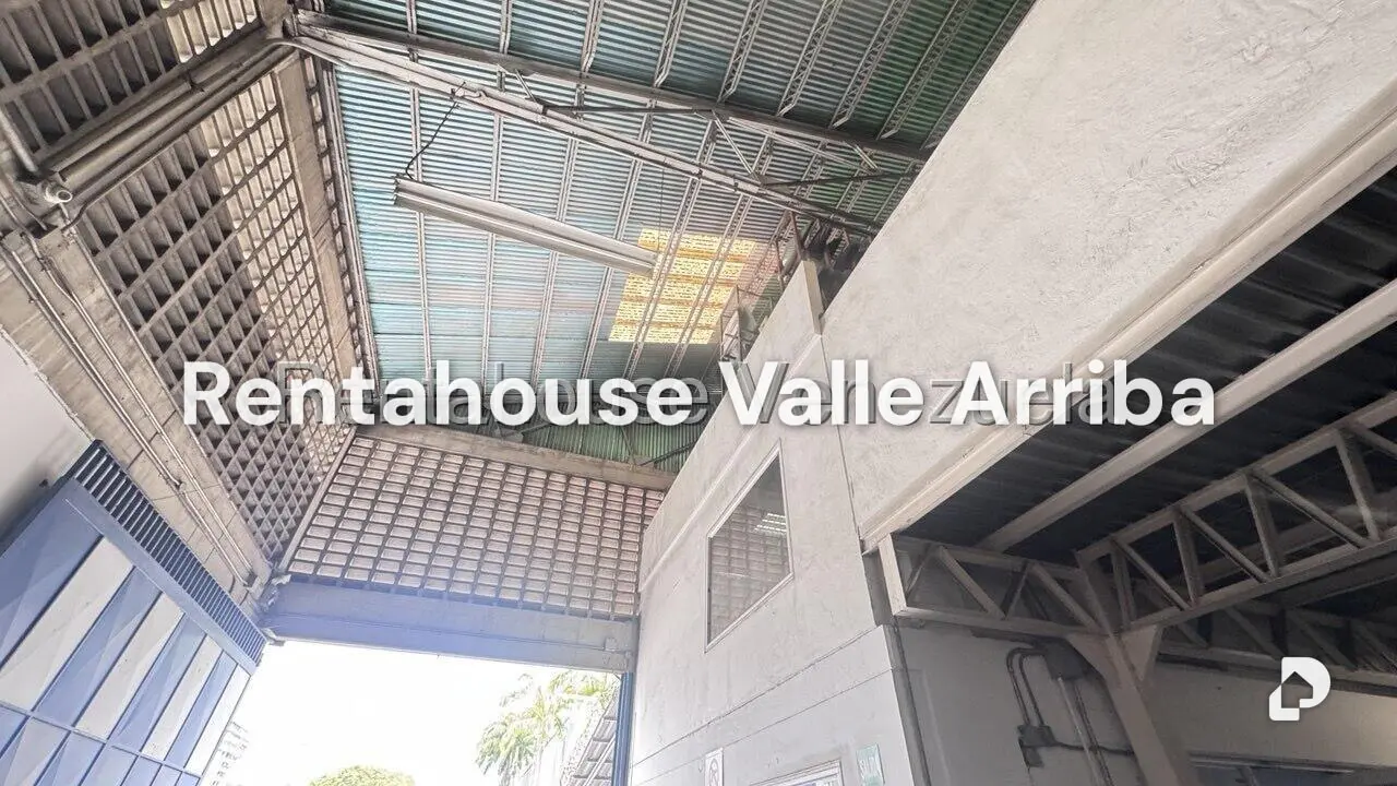 Local comercial en La Urbina, Caracas – 30