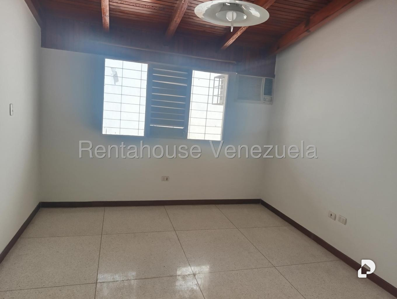 Casa en Prados del Este, Caracas – 29