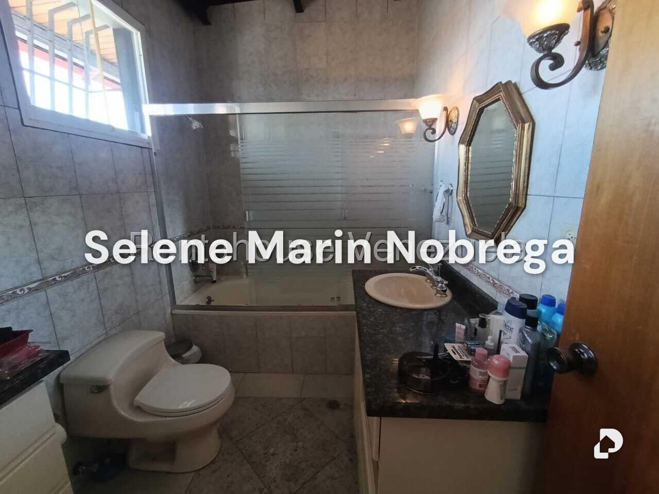 Casa en Cumbres de Curumo, Caracas – 17