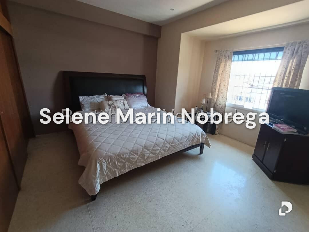 Casa en Cumbres de Curumo, Caracas – 13