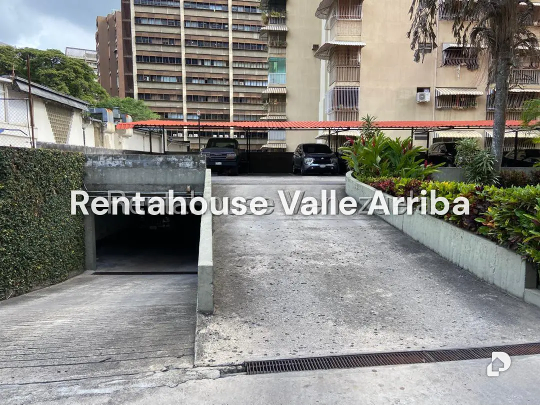 Apartamento en Los Palos Grandes, Caracas – 28