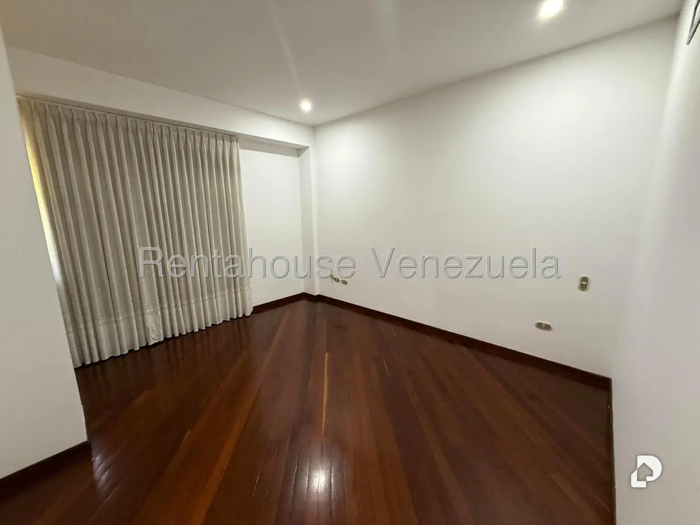 Apartamento en Lomas de Las Mercedes, Caracas – 28