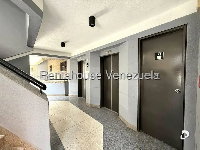 Apartamento en El Rosal, Caracas – 24