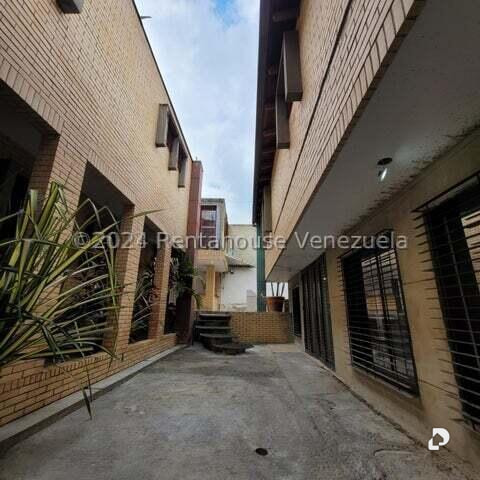 Casa en Cumbres de Curumo, Caracas – 24